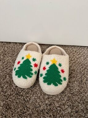 preppy christmas tree slippers